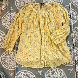 Ralph Lauren Chaps 100% cotton Yellow Floral Top. Size Medium